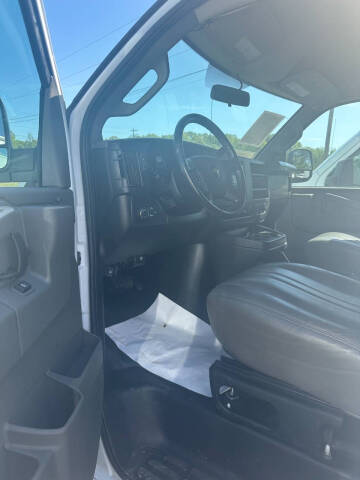 2022 Chevrolet Express 2500