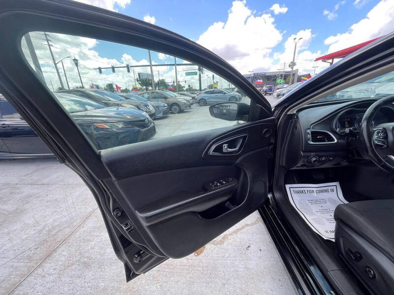 2016 Chrysler 200 Limited