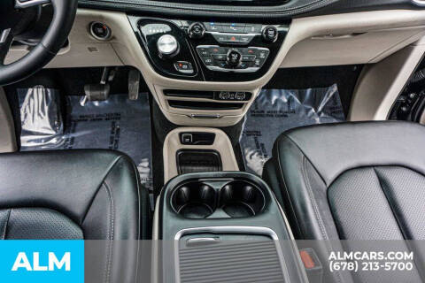 2024 Chrysler Pacifica Plug-In Hybrid Select