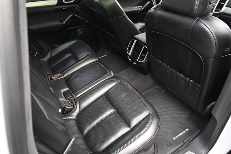 2016 Porsche Cayenne GTS