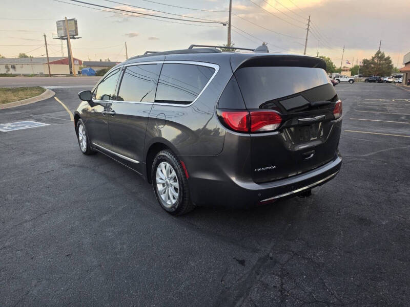 2017 Chrysler Pacifica Touring-L