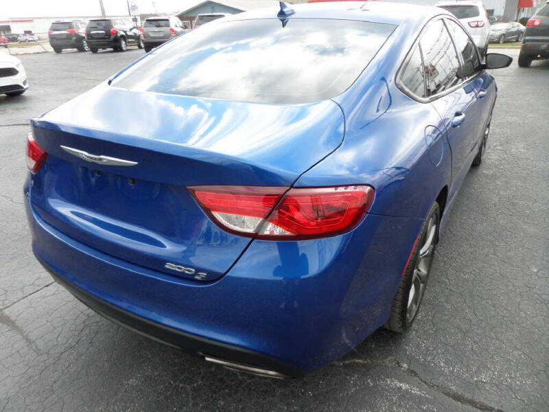 2016 Chrysler 200 S photo 10