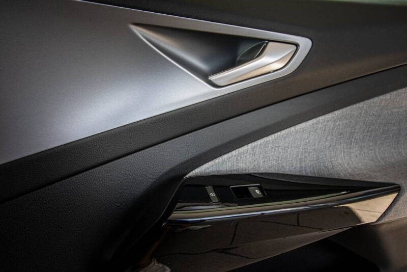 2025 Volkswagen ID.4 Pro