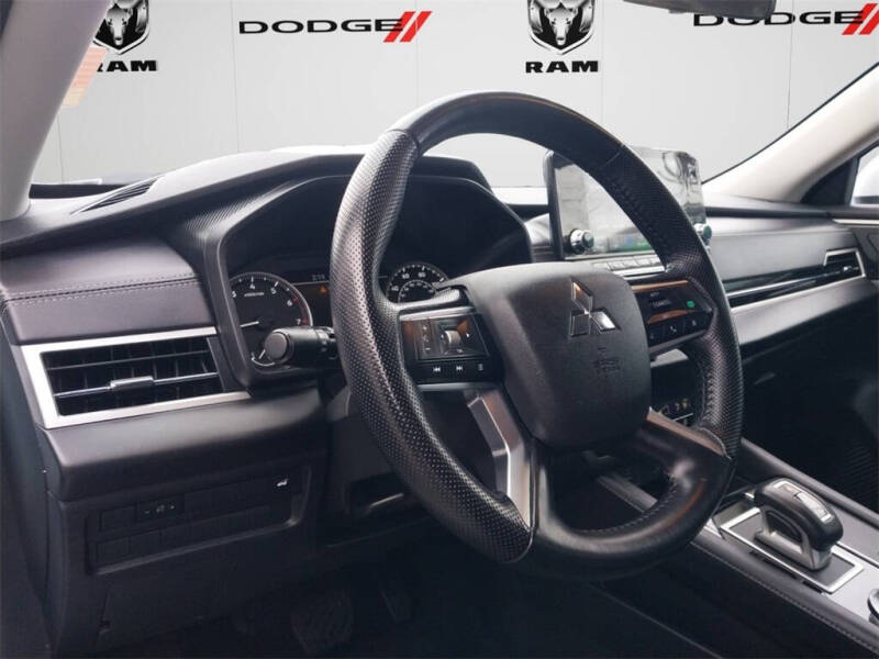 2024 Mitsubishi Outlander SE