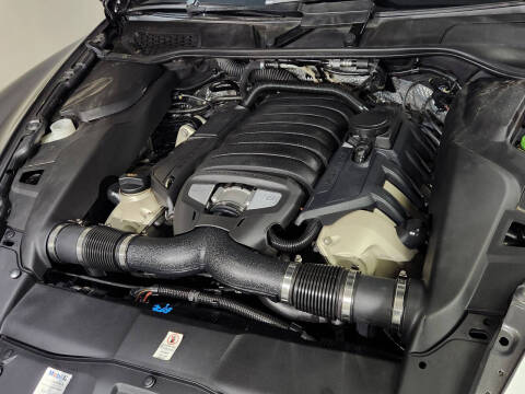 2013 Porsche Cayenne GTS