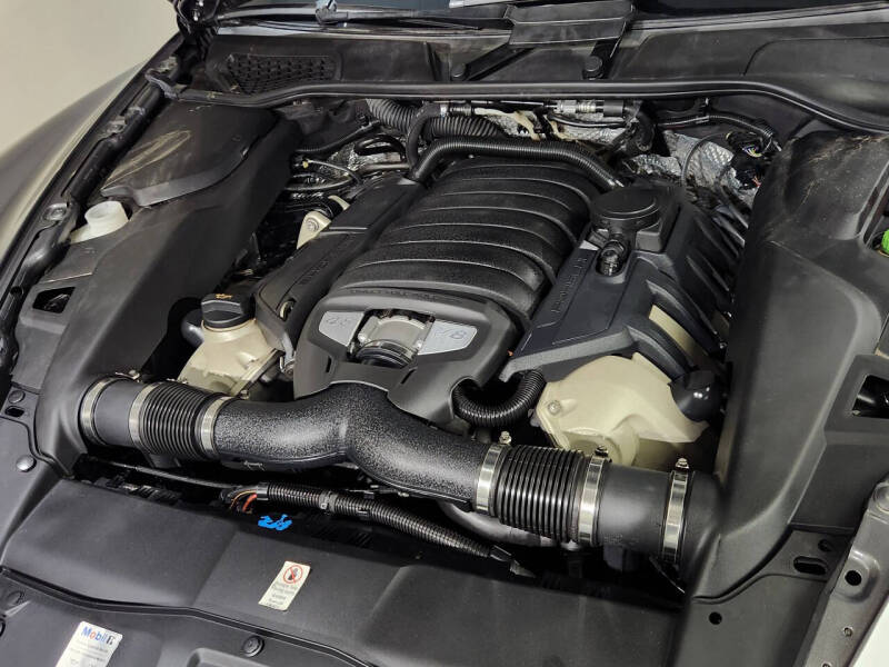 2013 Porsche Cayenne GTS