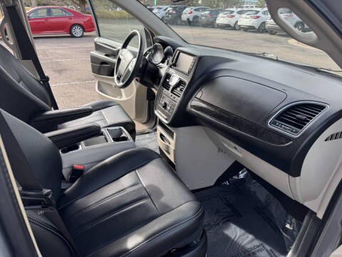 2015 Chrysler Town and Country Touring