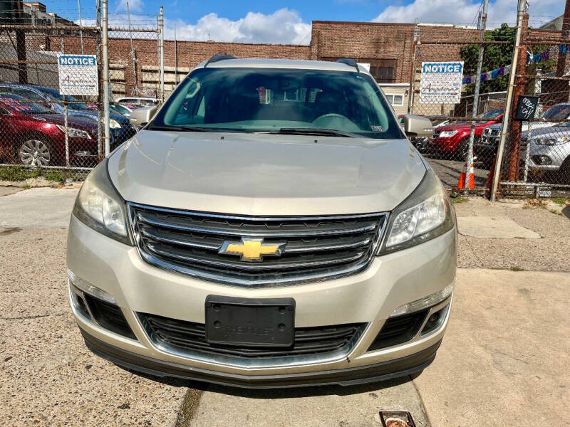 2014 Chevrolet Traverse 2LT photo 3