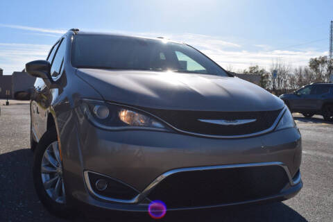 2017 Chrysler Pacifica Touring-L