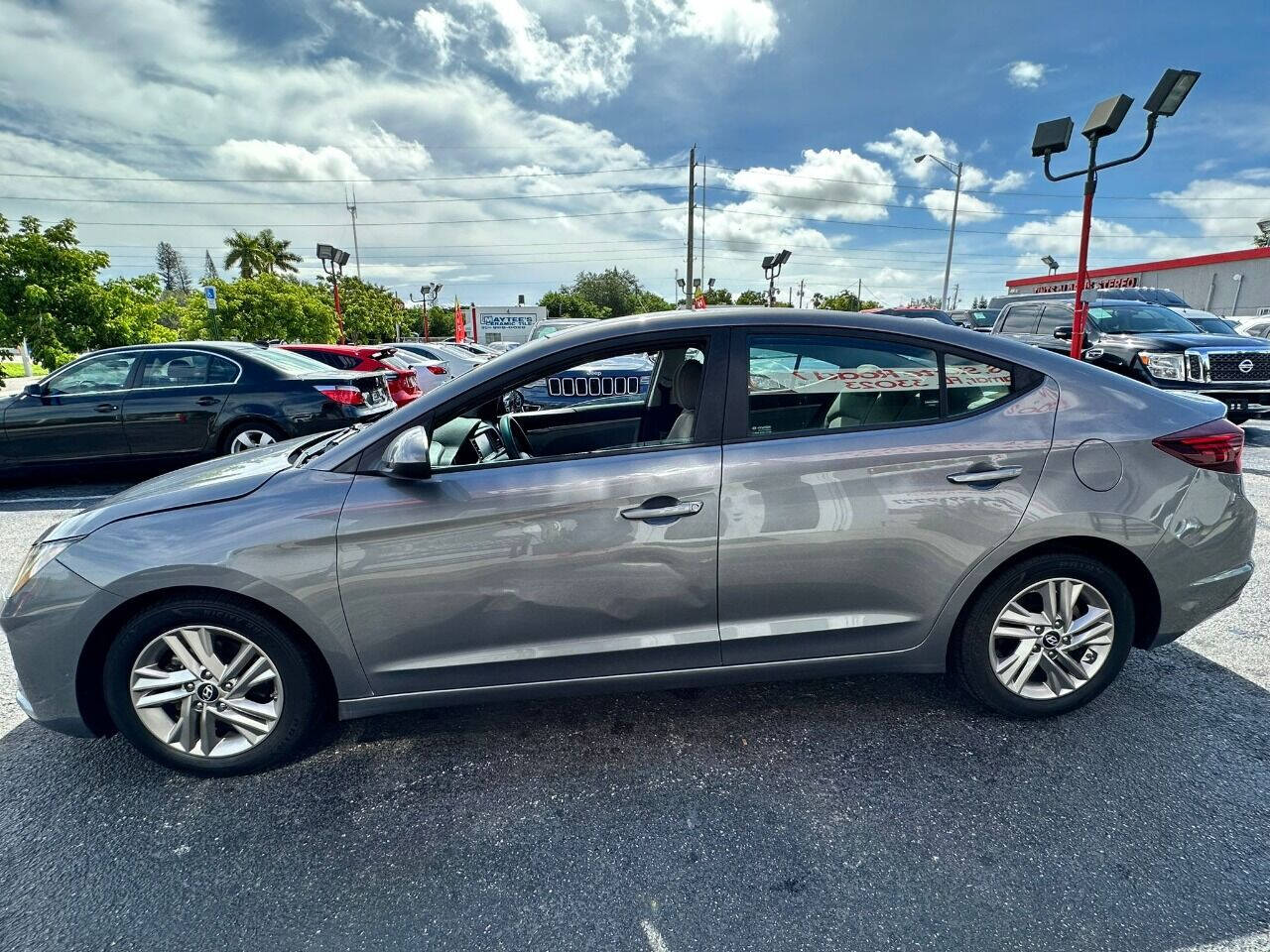 2019 HYUNDAI Elantra Sedan - $18,995