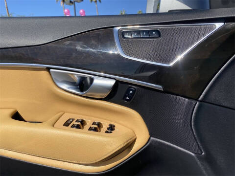2018 Volvo XC90 T6 Momentum