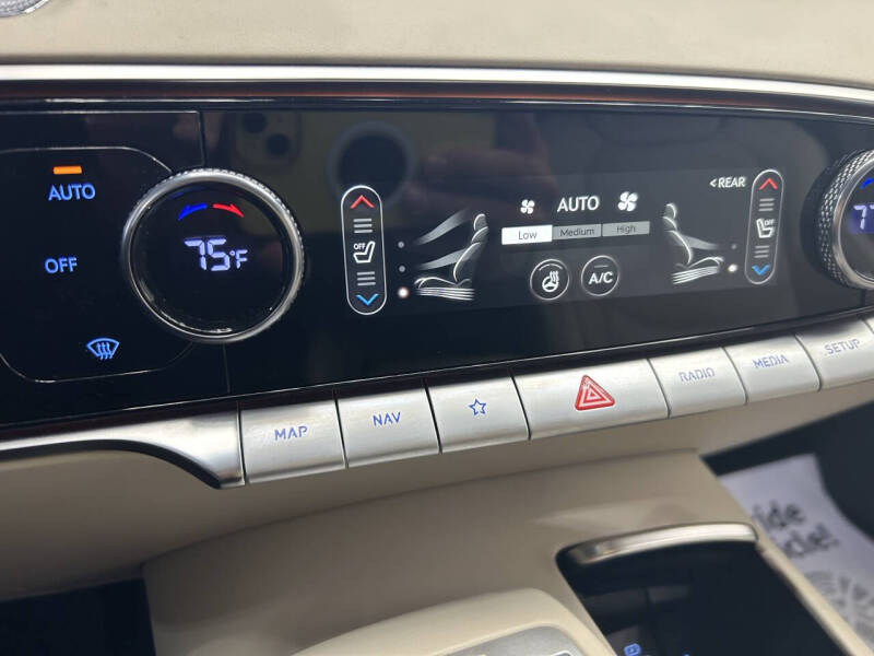 2023 Genesis GV70 2.5T Standard