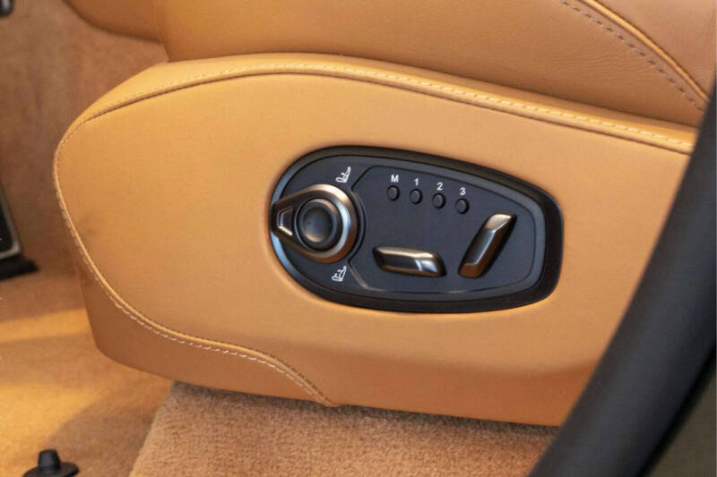 2024 Aston Martin DBX