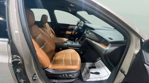 2022 Cadillac XT5 Premium Luxury