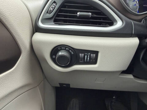 2024 Chrysler Voyager LX