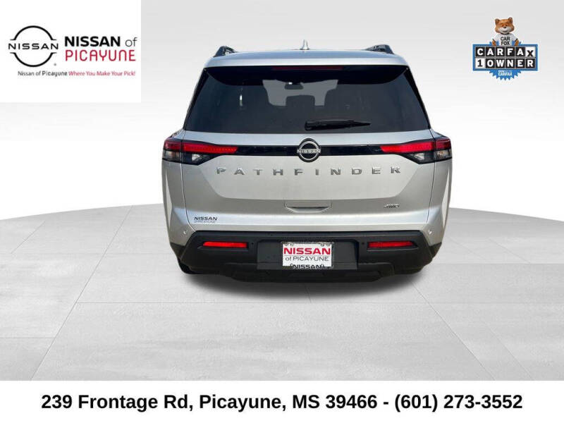 2025 Nissan Pathfinder SV