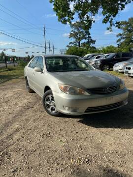 2006 Toyota Camry for sale at COUNTRY MOTORS in Houston TX