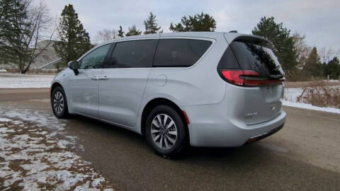 2023 Chrysler Pacifica Plug-In Hybrid Touring L