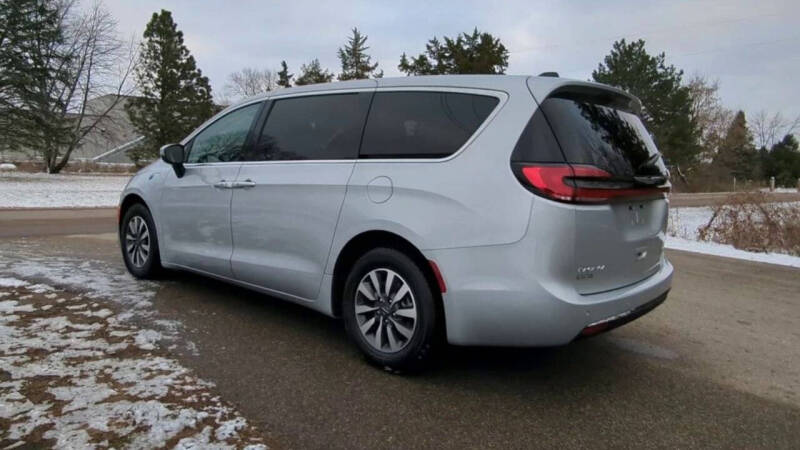 2023 Chrysler Pacifica Plug-In Hybrid Touring L