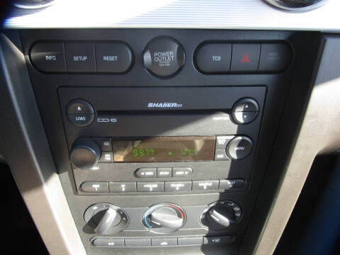 2005 Ford Mustang GT Deluxe