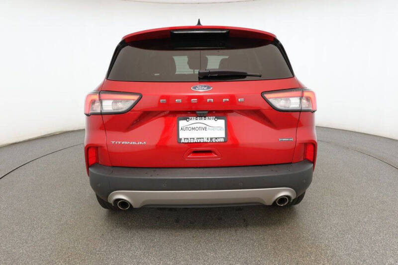 2022 Ford Escape Hybrid Titanium