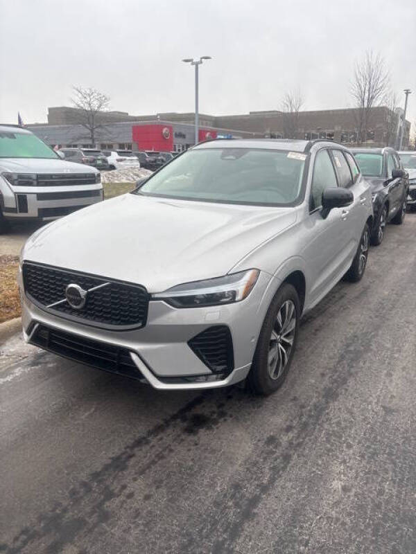 2025 Volvo XC60 B5 Plus Dark Theme
