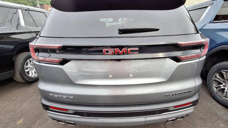 2024 GMC Acadia Elevation