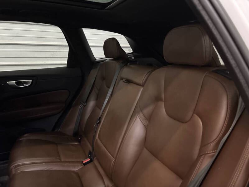 2022 Volvo XC60 B5 Inscription