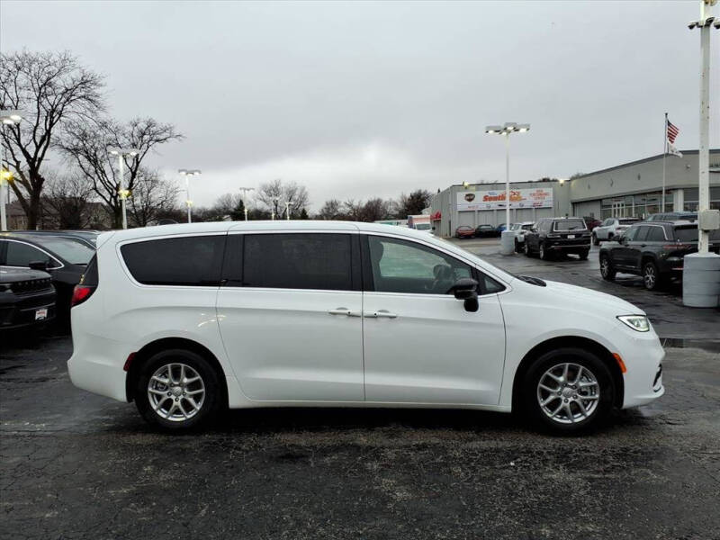 2026 Chrysler Pacifica Select