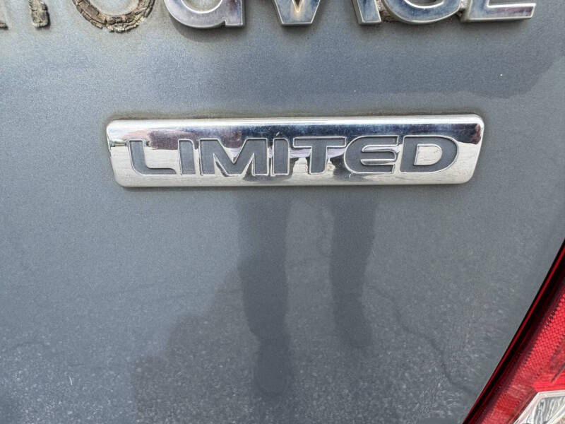 2008 Hyundai Entourage GLS
