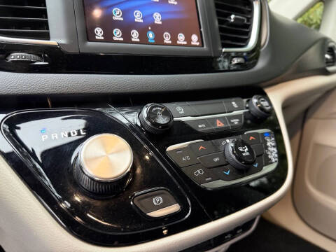 2020 Chrysler Voyager LXi