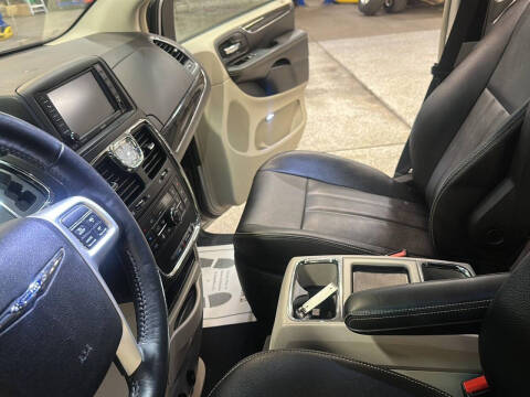 2015 Chrysler Town and Country Touring