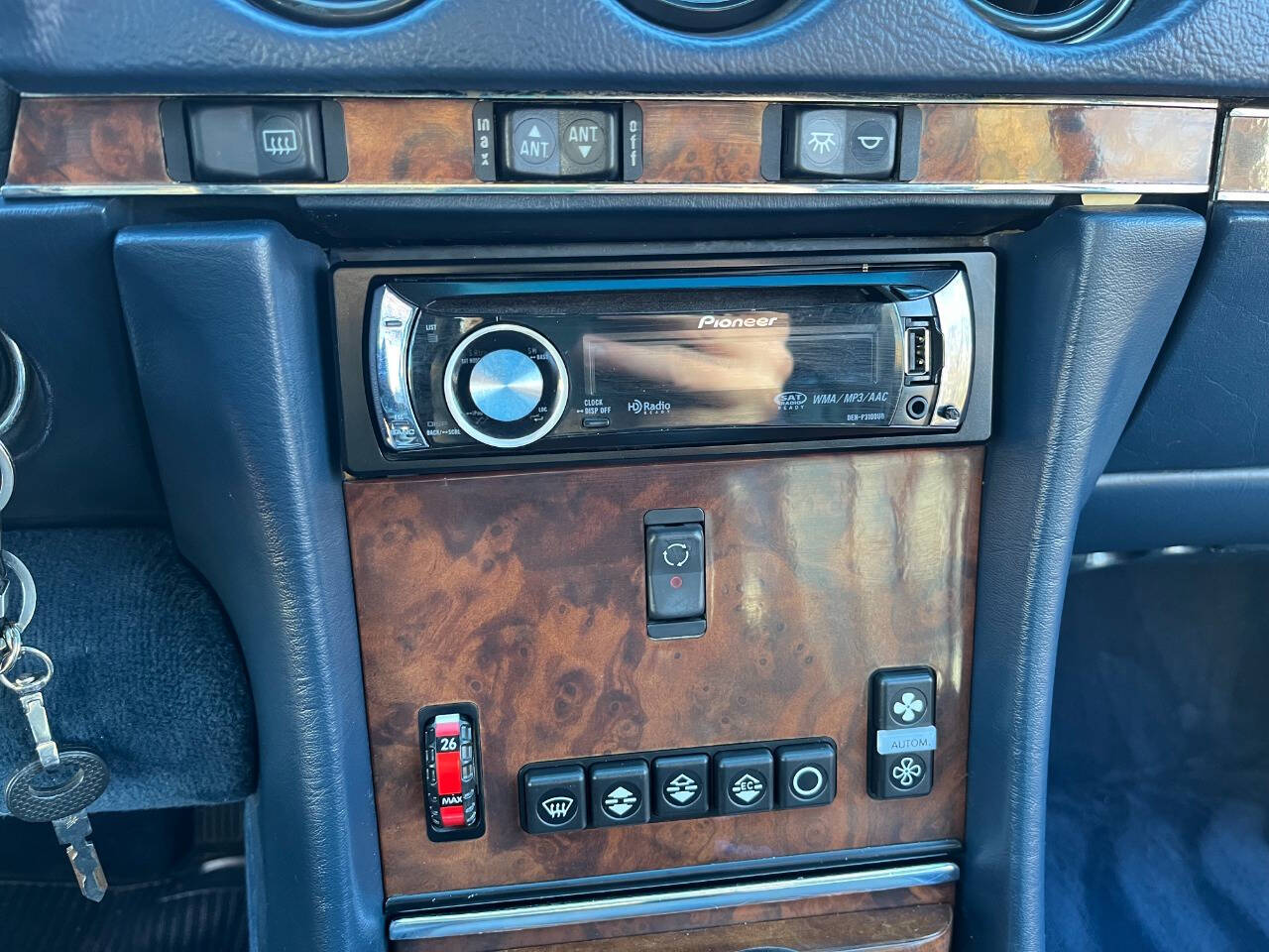 1986 Mercedes-Benz 560-Class 130