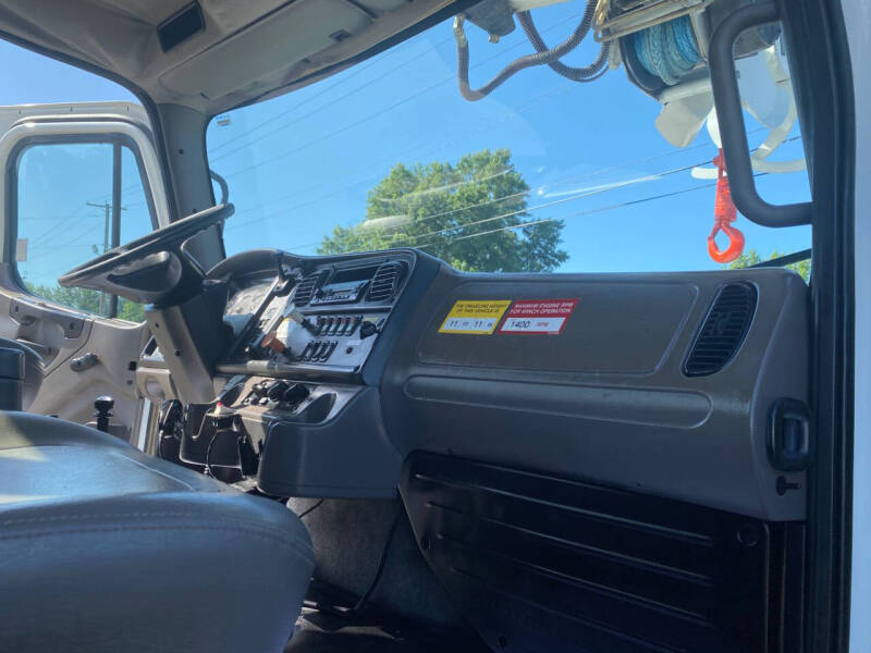 2009 Freightliner M2 106