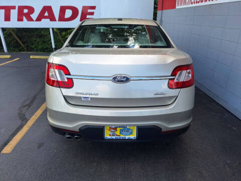 2011 Ford Taurus SEL