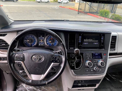 2015 Toyota Sienna XLE Premium 8-Passenger