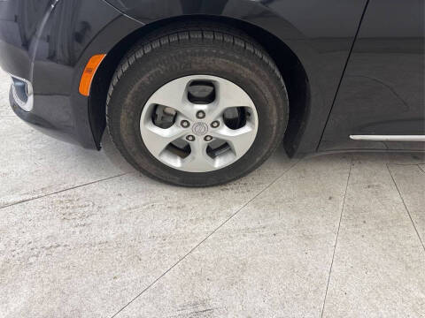 2017 Chrysler Pacifica Touring-L Plus