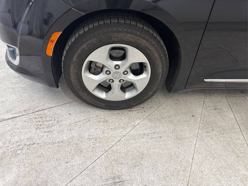 2017 Chrysler Pacifica Touring-L Plus