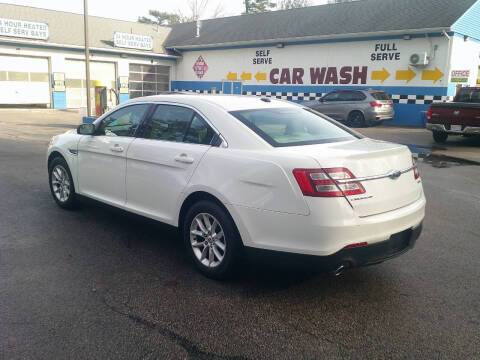 2013 Ford Taurus SE