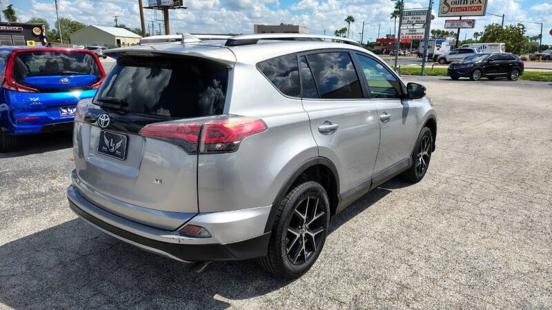 2017 Toyota RAV4 SE