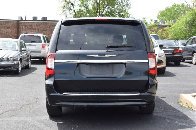 2012 Chrysler Town and Country Touring-L