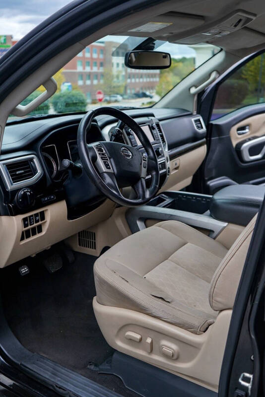 2017 Nissan Titan SV