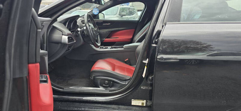 2017 Jaguar XE 35t R-Sport