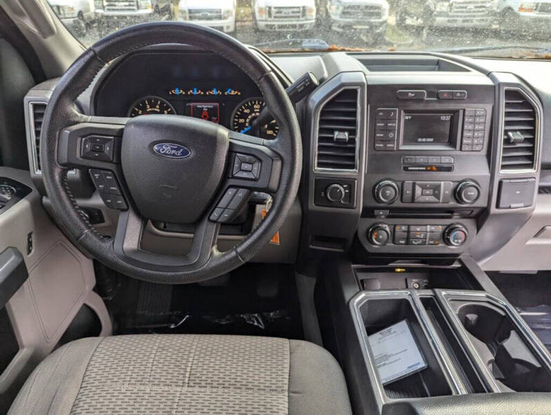 2015 Ford F-150 XLT photo 13