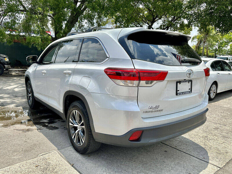 2019 Toyota Highlander SUV - $32,995