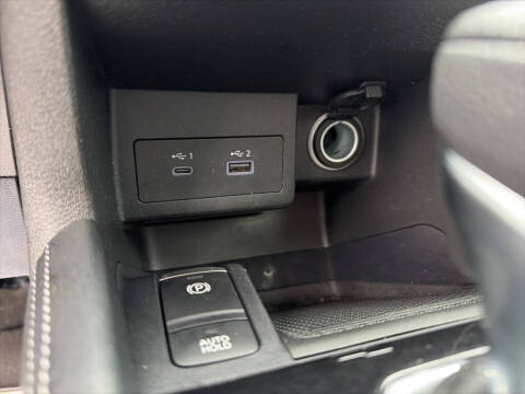 2021 Nissan Kicks SR