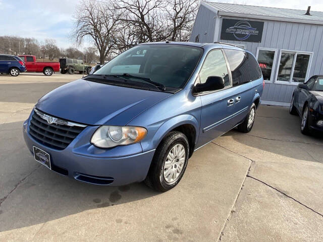 2007 Chrysler Town and Country for sale at Auto Connection in Waterloo, IA