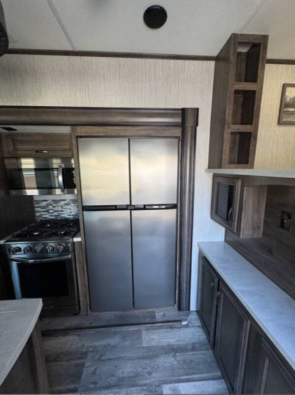 2021 Forest River Sandpiper 379FLOK