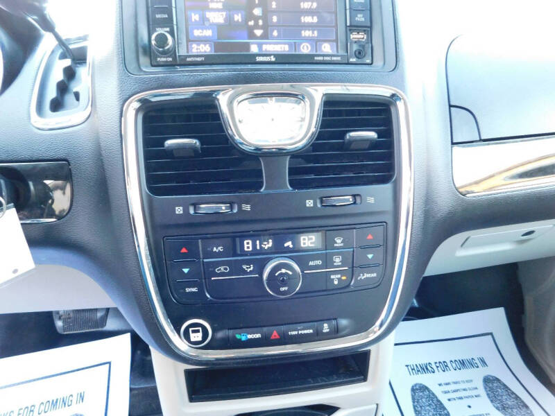 2015 Chrysler Town and Country Touring