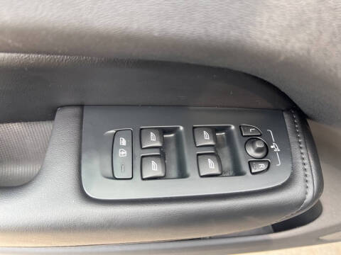 2025 Volvo XC60 B5 Plus Dark Theme